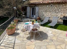 La maison d'Eddy et Caro aux Portes du Verdon、トリガンスのホテル