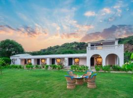 Farm Aravalia, ξενοδοχείο σε Dhauj