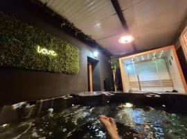 Homelove Spa, hotel in Neuilly-en-Thelle