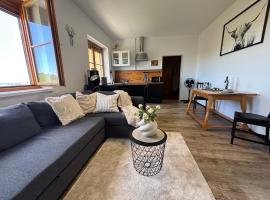 Glanz und Gloria Weingartenapartment an der Kellerstraße, viele Buschenschänke, sehr ruhige Lage, herrliche Aussicht!, hotel en Leutschach