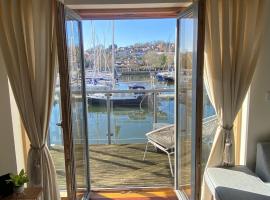 Stunning Marina Apartment, hotel in Portishead