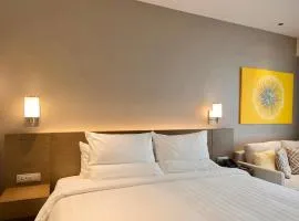 The Hotel at Tower Acqua 1