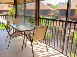 Oceanfront Sanibel Island retreat with private beach、サニベルのホテル