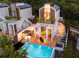 The X10 Nordic Tent and Glamping Pool Villa Khaoyai เขาใหญ่ - SHA Certified, hotel v destinaci Ban Thung Sawang