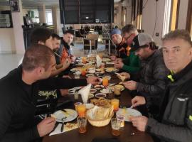 Welcome Hôtel Dijon, hotel v destinaci Ouzoud