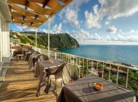 Panorama Hotel, ξενοδοχείο στην Ίσκια