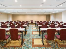 Crowne Plaza Seattle Newly Renovated with No Resort Fee，位于西雅图的酒店