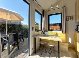 Tiny House 1 chambre, piscine chauffée, à 200 m de la plage, Jullouville - FR-1-361A-24, ξενοδοχείο σε Jullouville-les-Pins