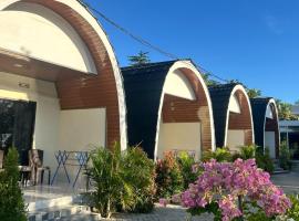 Hotel Villa Beach Transit 2 & Whaleshark Tour, hotel v destinaci Jambu