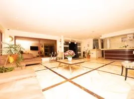 West Lerruat Hotel