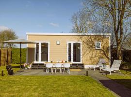 De Frije Fûgel - Een luxe chalet op De Friese Wadden, hotel v destinaci Tzummarum