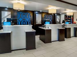 Embassy Suites by Hilton St Louis Airport, khách sạn ở Bridgeton