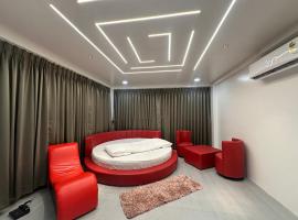 Hotel Hill Top Inn -Near Baner Rd Pune, hotel in Pune