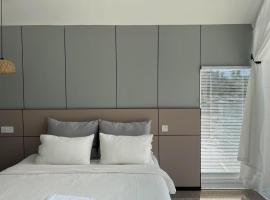 M & R 2 float house, hotel v destinaci Muang Fuang