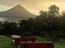 Arenal Base Camp、エル・カスティーロ・デ・ラ・フォルトゥナのホテル