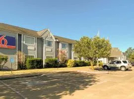 Motel 6 McAlester OK - South