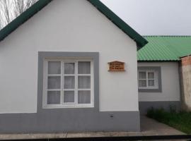 Casa familiar en Los Antiguos, hotel in Los Antiguos