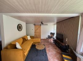 Vakantiehuis chaletje, hôtel à Lanaken