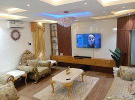 Luxury 3 Bedroom Apartment at Premier Layout, Enugu, hotel in Okinano