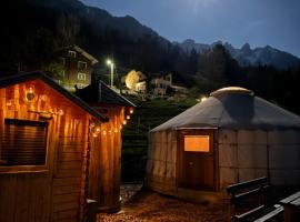 Jurte beim Lama- & Alpakahof Triesenberg, Hotel in Triesenberg