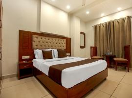 Hotel RK Residency Opposite ISBT Sector 43 Chandigarh, ξενοδοχείο σε Τσαντιγκάρ