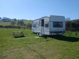 Caravan in The Peak District, hotel in Holmesfield