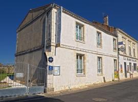 Hôtel Bar Restaurant La Marie Galante、サン・ジョルジュ・ドレロンのホテル