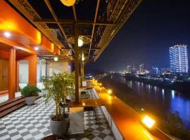 Khách sạn Việt Trung