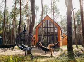 Wyjątkowy domek w kompleksie Patyki Las Możliwości, Hotel in Zelów
