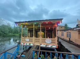 Houseboat Zaindari Palace, hotel in Srinagar