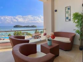 Stunning Bay View Condo, Pool, hotel in Santa Bárbara de Samaná