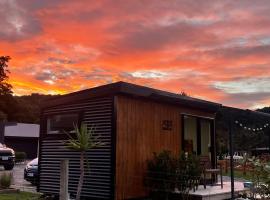 Robbies Hut, hotel in Greymouth