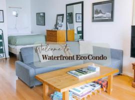 Tofino Eco Waterfront Condo, hotel in Tofino