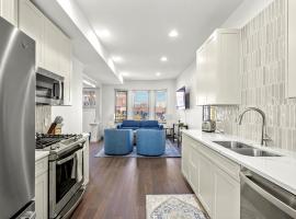 Brick Beauty Downtown, 3BR, Fenced Yard, Garage!, Hotel in Cedar Falls