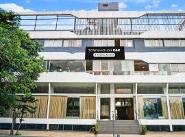 Super Townhouse Oak Hadapsar, hotel in Pune