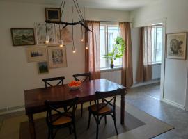 Stor lägenhet i centrala Karlshamn!, hotel in Karlshamn