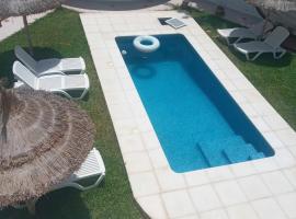 VILLA Mezraya à 500 m de la plage - DJERBA, hotel din Mezraya