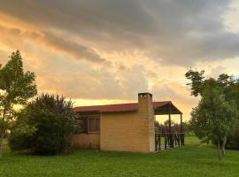 Posada del Pio, Granja, hotel in Termas del Daymán