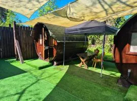 Mini Hotel Übernachten Im Gurkenfass