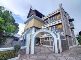 Dancenter Padang City Center Near Gunung Padang Formerly Hotel Fitriaendika, hotel in Padang