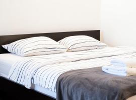 Spacious Old-School Condo in Maksimir, hotel in Zagreb