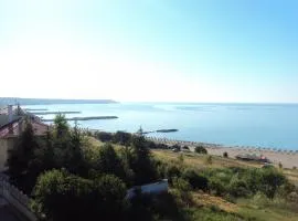 Family Hotel Lazuren Briag