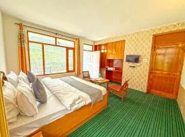 Hotel Alpine Near Mall Road Manali