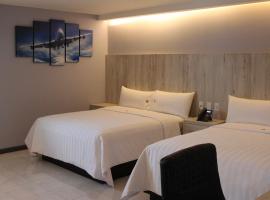 Hangar Inn TJ - Aeropuerto: Tijuana şehrinde bir otel