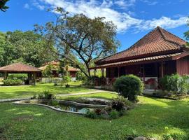 Satwa Elephant Eco Lodge、Labuhanratuのホテル