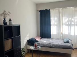 A cute room with 1,5 bed in shared flat, hotel in Arni Alp
