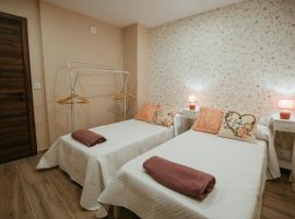 Hostel Albergue La Iglesia, hotel in Navarrete