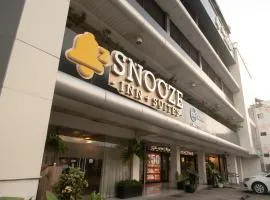 Snooze Inn & Suites