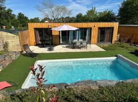 Les Chalets du Pialou, hotel v destinaci Cosnac