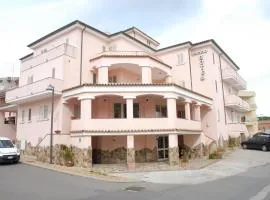 Riccio Hotel, готель у місті Ла-Маддалена